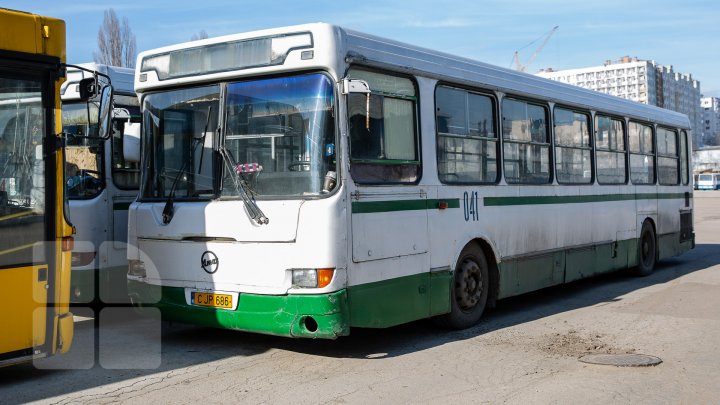 Cu rugină, zgomotoase și incomode. Cum arătau vechile autobuze care au fost înlocuite cu altele 25 (FOTOREPORT) 