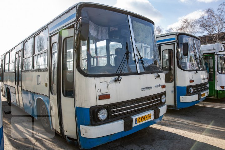 Cu rugină, zgomotoase și incomode. Cum arătau vechile autobuze care au fost înlocuite cu altele 25 (FOTOREPORT) 