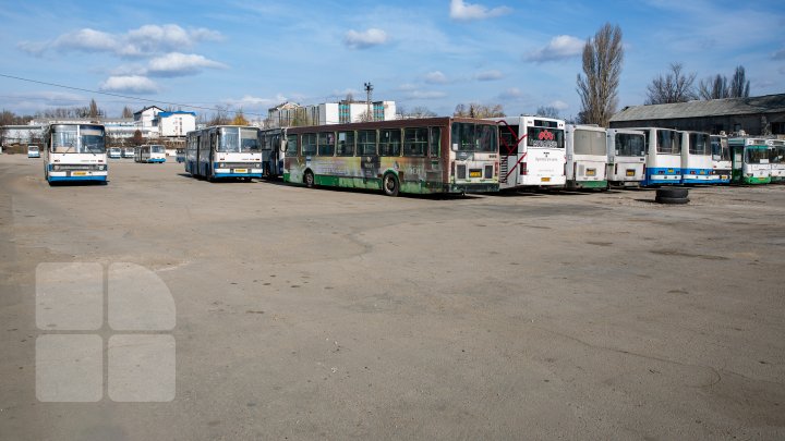 Cu rugină, zgomotoase și incomode. Cum arătau vechile autobuze care au fost înlocuite cu altele 25 (FOTOREPORT) 