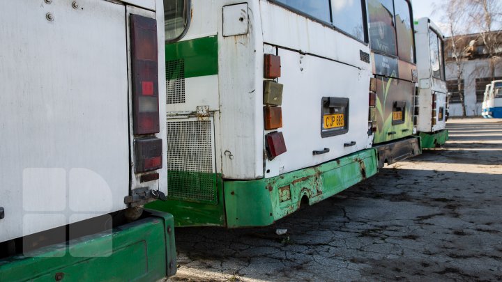 Cu rugină, zgomotoase și incomode. Cum arătau vechile autobuze care au fost înlocuite cu altele 25 (FOTOREPORT) 