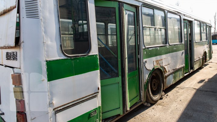 Cu rugină, zgomotoase și incomode. Cum arătau vechile autobuze care au fost înlocuite cu altele 25 (FOTOREPORT) 