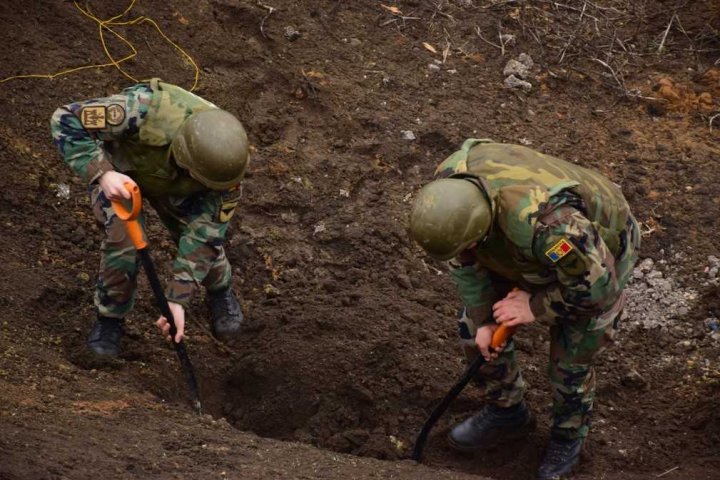 PERICOL DE EXPLOZIE lângă Hîrbovăţ, Anenii Noi. Au fost descoperite BOMBE din Al Doilea Război Mondial (FOTO)