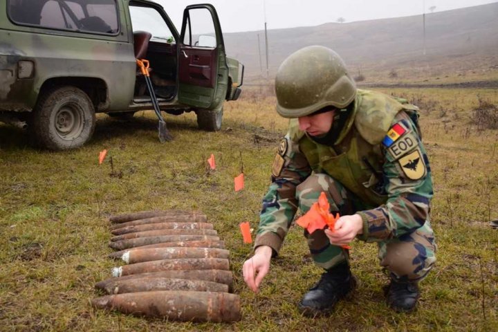 PERICOL DE EXPLOZIE lângă Hîrbovăţ, Anenii Noi. Au fost descoperite BOMBE din Al Doilea Război Mondial (FOTO)