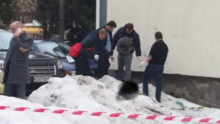 Descoperire ABSOLUT HALUCINANTĂ! Un bebeluş, GĂSIT MORT în zăpadă 