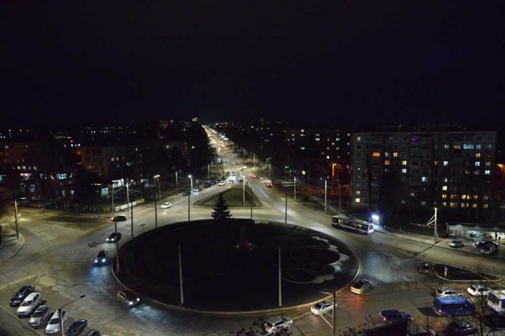 VESTE BUNĂ! Strada Alba Iulia din Sectorul Buiucani al Capitalei, iluminată