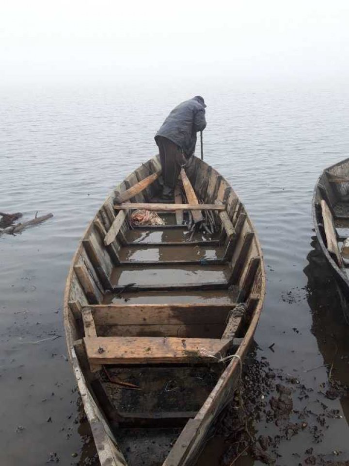 Doi braconieri, reținuți la pescuit în apele de frontieră (FOTO)