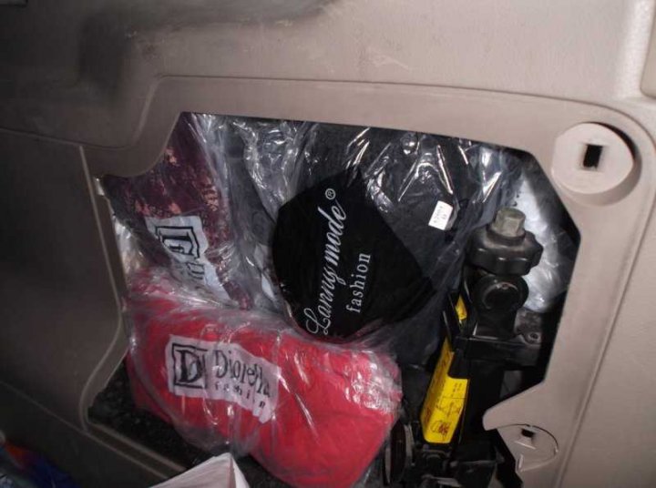 Lenjeria bună NU TREBUIE să se vadă. Două moldovence, acuzate de contrabandă "delicată" (FOTO)