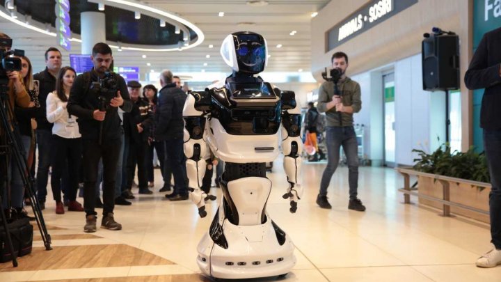 Vedeta INNOVATIC FEST - robotul Thespian a aterizat la Chișinău (VIDEO)