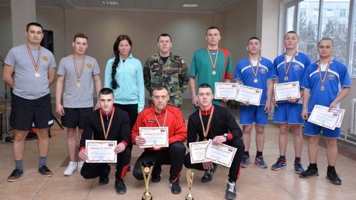 Studenţii Academiei Militare a Forţelor Armate au câştigat Cupa Campionatului Armatei Naţionale la tenis de masă