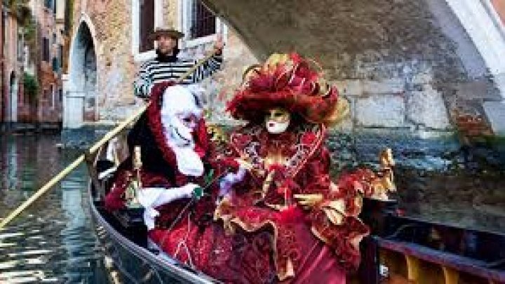 VENEŢIA, ÎN SPATELE MĂŞTILOR. În oraşul italian a fost dat startul faimosului carnaval