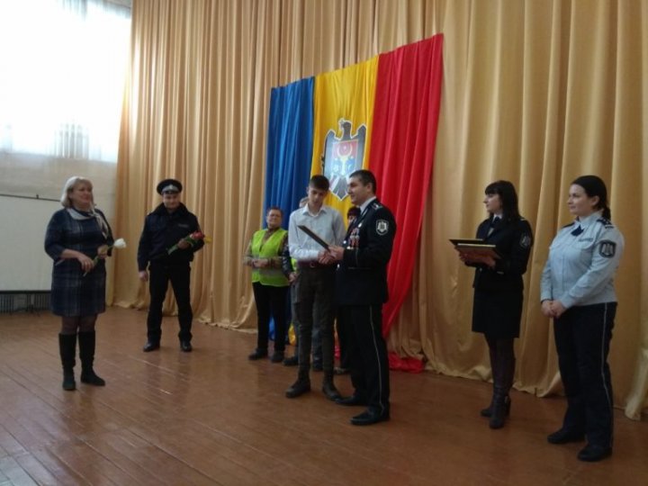 Exemplu de CURAJ! Cum au salvat cinci elevi din Strășeni viața unui copilaş de 2 ani