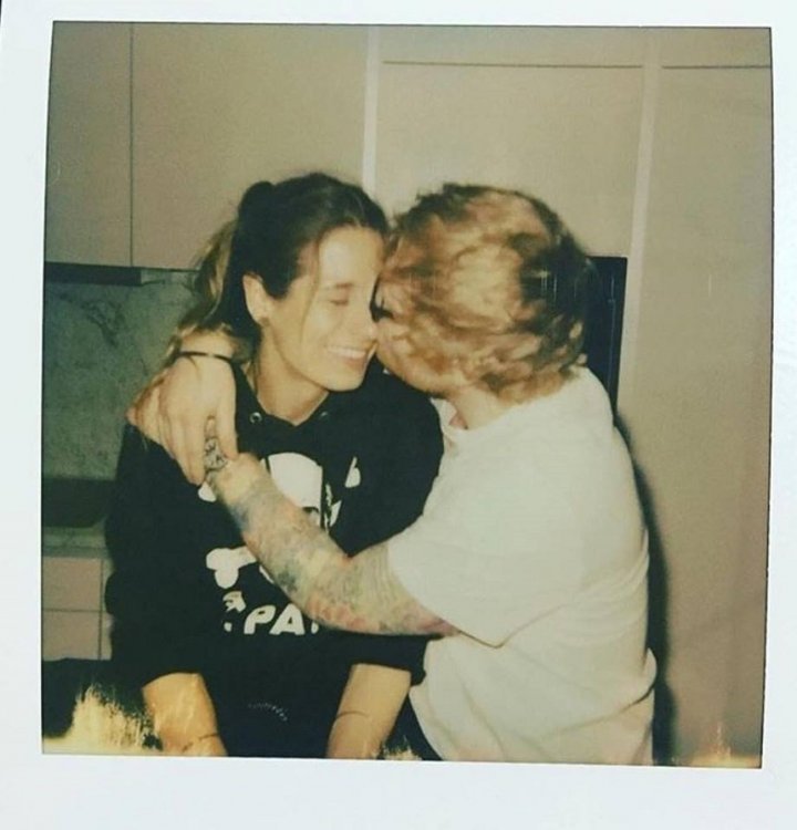 Ed Sheeran s-a căsătorit în secret. Cine este soţia cântăreţului (FOTO)