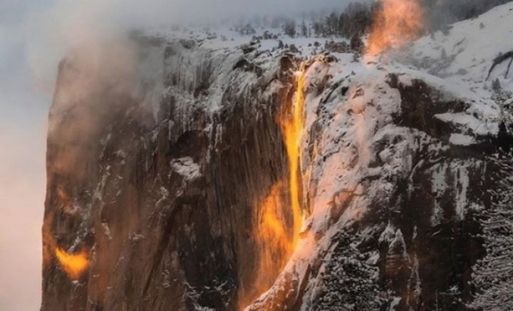 FENOMEN SPECTACULOS în SUA. O cascadă "a luat foc" (IMAGINI FASCINANTE)