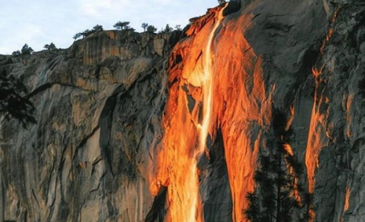 FENOMEN SPECTACULOS în SUA. O cascadă "a luat foc" (IMAGINI FASCINANTE)