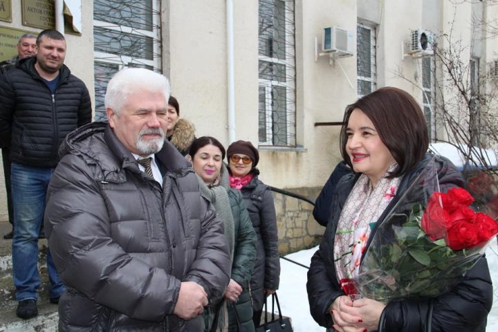 Candidatul PDM Monica Babuc şi-a inaugurat un birou de campanie la Ialoveni şi a primit în audienţă mai mulţi localnici