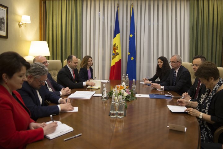 Moldova și Ungaria sunt interesate să dezvolte proiecte economice comune. Discuţiile pe care le-a avut Pavel Filip cu Péter Szijjártó 