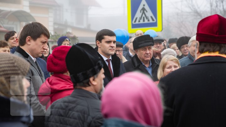 Veste bună pentru locuitorii din Durleşti. De astăzi, circulă noua linie de troleibuz 35 (FOTOREPORT)