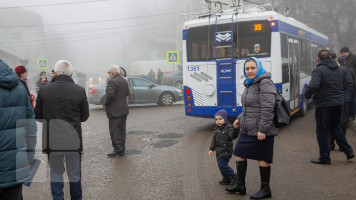 VESTE BUNĂ pentru locuitorii din Durleşti. Troleibuzul 35 este de astăzi pe linie