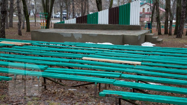 Parcul Alunelul va prinde culoare. Până la Ziua Oraşului din acest an va fi reparat pavajul (FOTOREPORT)