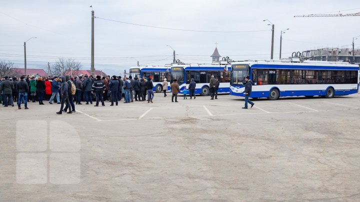 De astăzi, locuitorii din Ialoveni pot călători cu troleibuzul până în centrul Capitalei. Cât va costa o călătorie (FOTOREPORT)