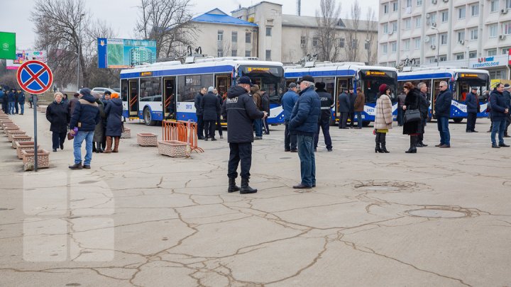 De astăzi, locuitorii din Ialoveni pot călători cu troleibuzul până în centrul Capitalei. Cât va costa o călătorie (FOTOREPORT)