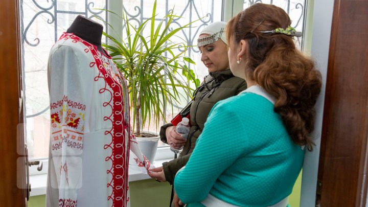 De la pasiunea pentru hainele tradiționale, la afacere. O mamă din Taraclia şi-a deschis un ATELIER, cu un GRANT câştigat din UE (FOTOREPORT)