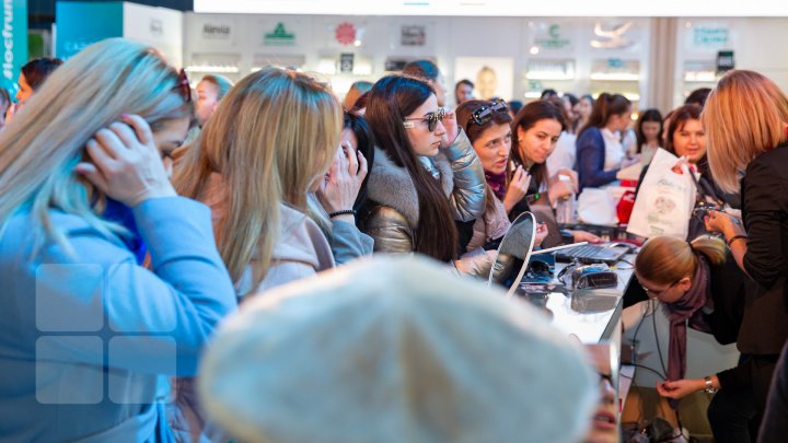 Sute de femei, în goană după frumuseţe. Ce poţi vedea pe standurile de la Beauty 2019 (FOTOREPORT)