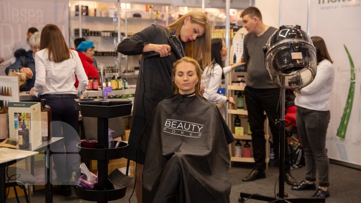 Sute de femei, în goană după frumuseţe. Ce poţi vedea pe standurile de la Beauty 2019 (FOTOREPORT)