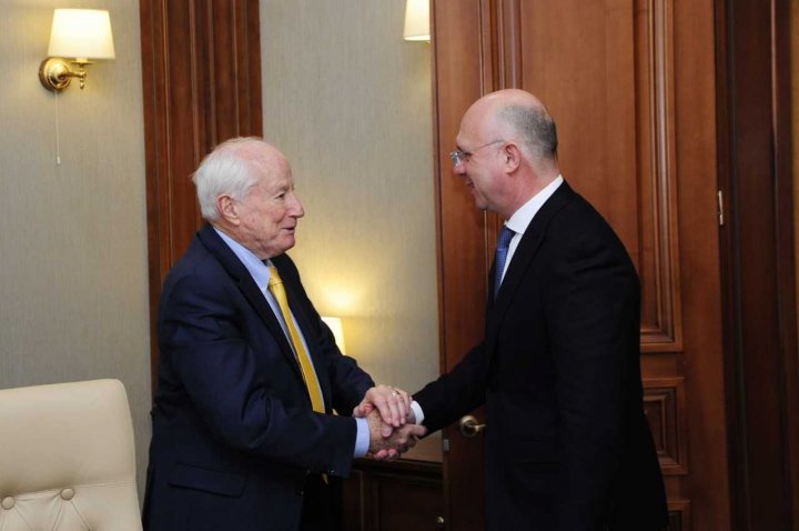 Premierul Pavel Filip și observatori IRI au făcut un schimb de opinii privind desfășurarea campaniei electorale