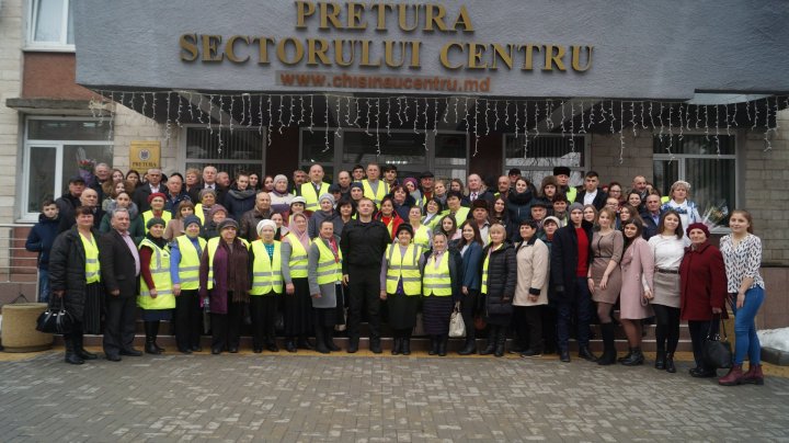 S-au implicat activ şi au fost premiaţi. Bunicii şi nepoţii grijulii din ţară au primit flori şi diplome (GALERIE FOTO)