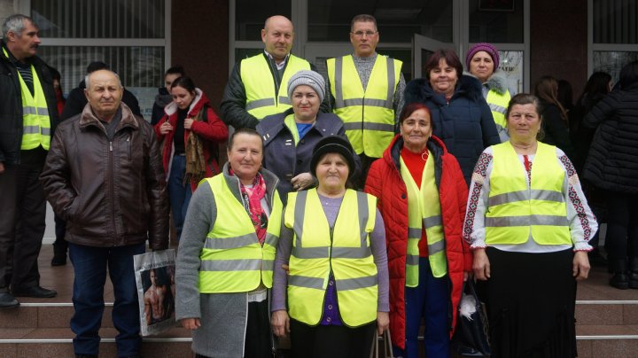 S-au implicat activ şi au fost premiaţi. Bunicii şi nepoţii grijulii din ţară au primit flori şi diplome (GALERIE FOTO)