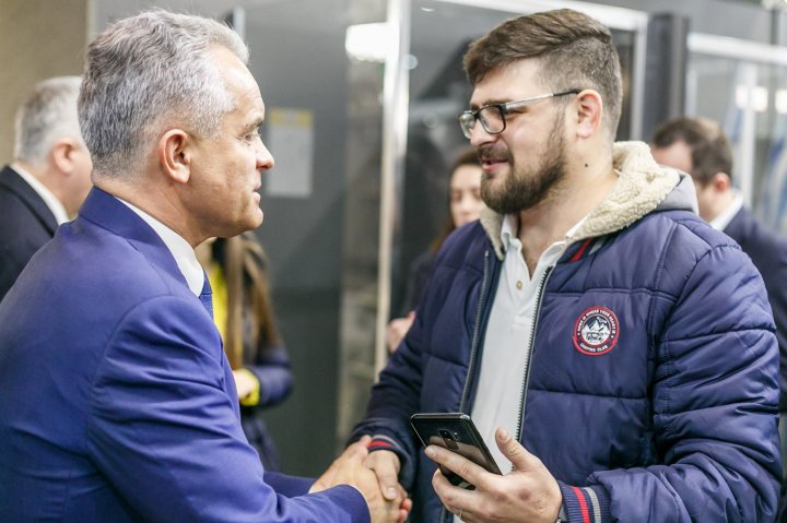 Vlad Plahotniuc, în vizită la întreprinderile din Capitală pentru a vedea cum funcţionează reforma fiscală adoptată de guvernare