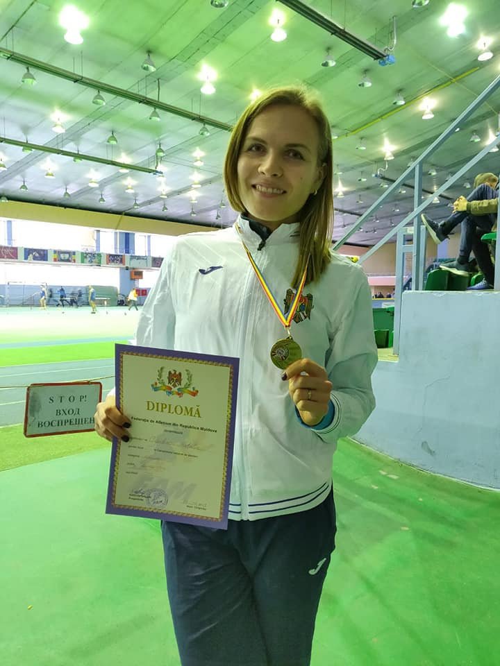 "Avem cu ce ne mândri!" O poliţistă din Moldova a cucerit titlul de Campioană Națională la sărituri în lungime (FOTO)