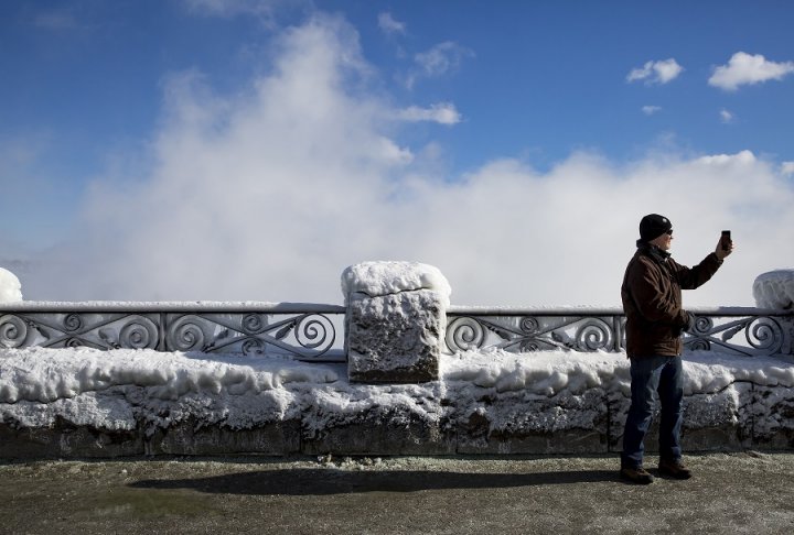 IMAGINI SPECTACULOASE cu Regatul Frozen. Vortexul polar a înghețat cascada Niagara