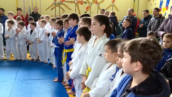 Prima ediţie a Campionatului de Judo: Sportivi din toata ţara şi-au dat întâlnire în satul Sadova, raionul Călăraşi