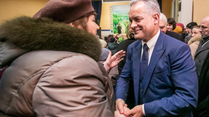 Vlad Plahotniuc a vizitat locuitorii din Grozeşti, satul său de baştină: Lucrurile pozitive trebuie să continue și după alegerile parlamentare