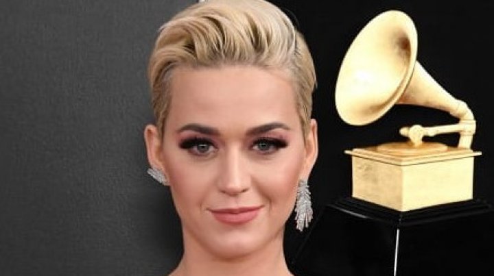 Katy Perry și-a scos din vânzare pantofii. Design-ul original, bănuit de aluzie rasistă (FOTO)