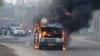 Foc şi pară în Capitală: Un microbuz de pe linia 121 a luat foc în stradă (VIDEO)