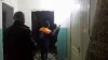 Ce a păţit un bărbat din Capitală care și-a construit ilegal un coridor în blocul în care locuiește (FOTO)