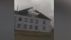Imagini video cu momentul în care VÂNTUL PUTERNIC smulge acoperişul unei şcoli din Teleneşti
