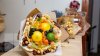 Cadouri INEDITE de 8 Martie. Buchetele realizate din fructe şi dulciuri, tot mai populare și solicitate în Moldova (FOTOREPORT)