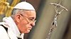 Motivul pentru care Papa Francisc NU A PERMIS oamenilor să-i sărute mâna. Explicaţia Vaticanului