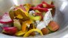 Cum să reutilizezi resturile alimentare în loc să le arunci la gunoi (VIDEO)