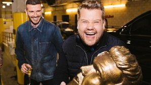 David Beckham, victima unei farse. Fostului fotbalist i-a fost prezentată o statuie falsă