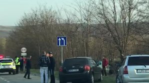 ACCIDENT VIOLENT la Strășeni. Mai multe mașini au fost avariate. Ambulanța, la fața locului (VIDEO)