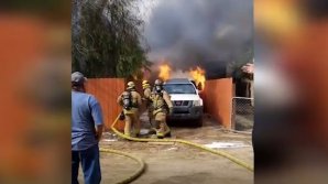 Prietenie ca-n filme. Gestul emoţionant al unui bărbat, care INTRĂ ÎN FLĂCĂRI pentru a-şi salva CÂINELE (VIDEO)