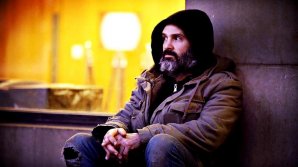 Experiment inedit. Un bărbat a locuit 60 de zile PE STRĂZI pentru a vedea cum se descurcă boschetarii