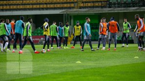 Meci amical între suporterii naționalei Moldovei și Franței. Moldovenii au învins cu 7:3 