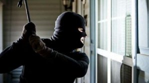 Poliţia, în ALERTĂ. Filiala unei bănci din oraşul Sângerei, ţinta unor hoţi