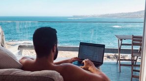 Oferă un salariu de 35.000 de euro pentru a călători şi a sta în hoteluri de lux. Un TÂNĂR MILIONAR îşi caută asistent personal